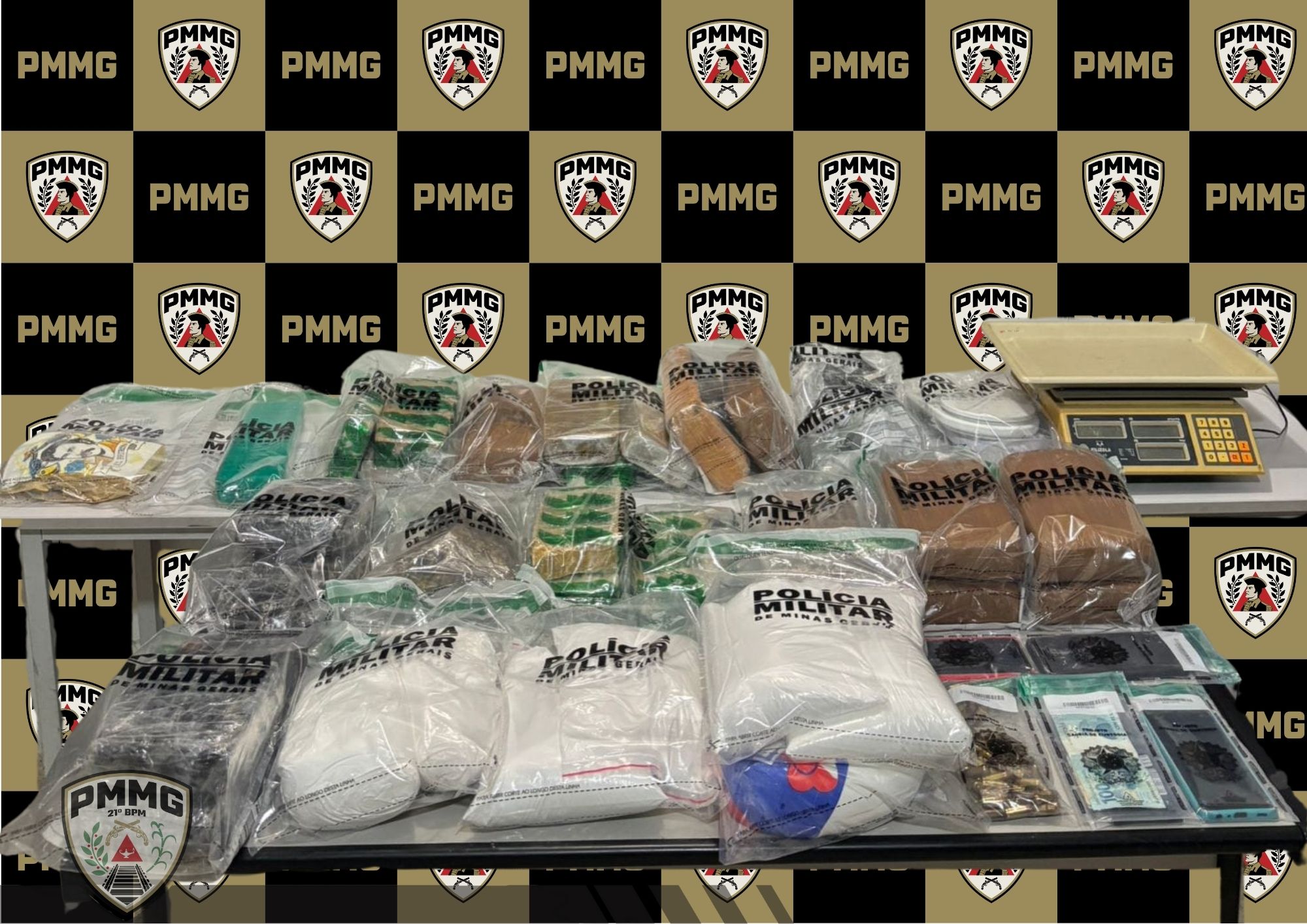 Polícia Militar prende quatro suspeitos e apreende drogas e munições em Ubá