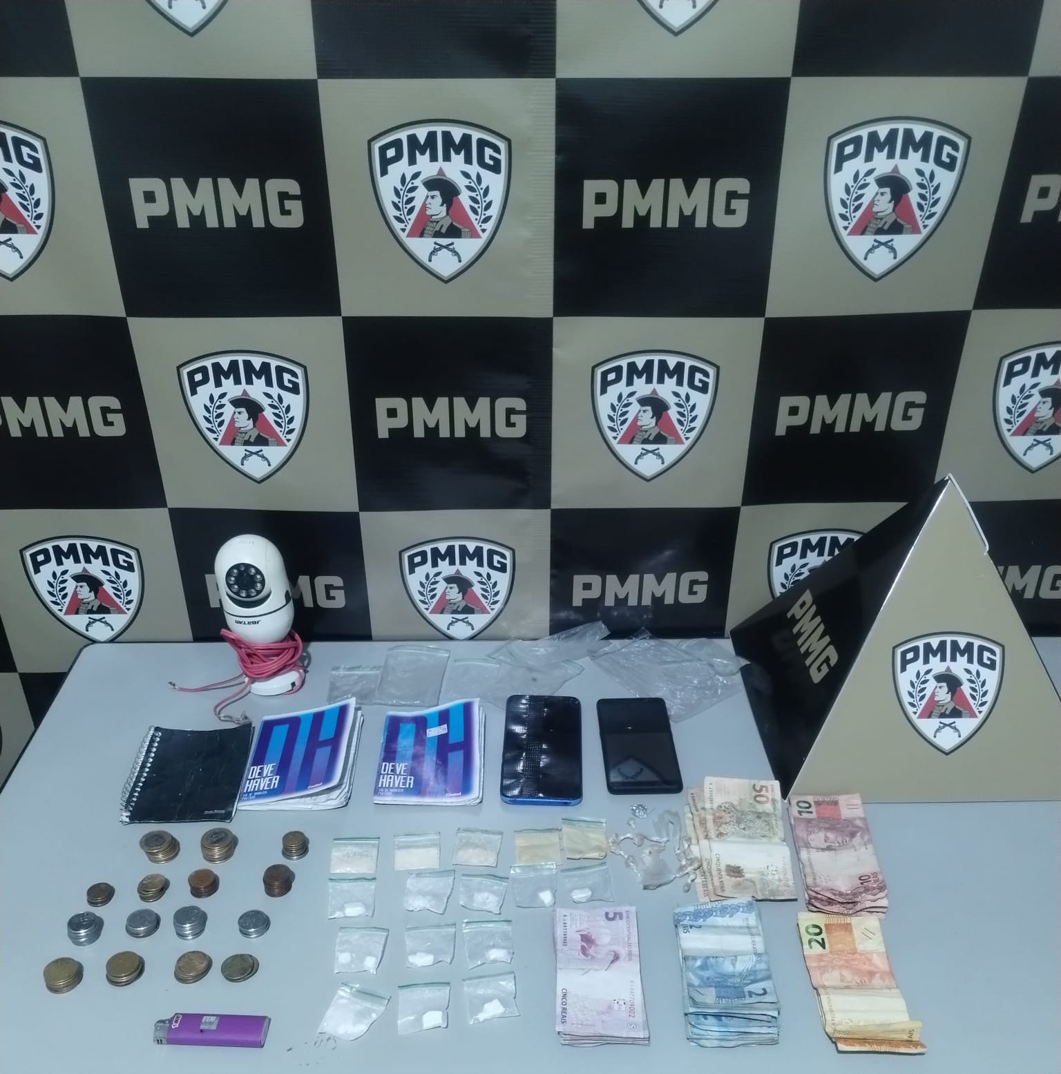 Polícia Militar prende três pessoas por crimes relacionados a drogas em Rio Pomba