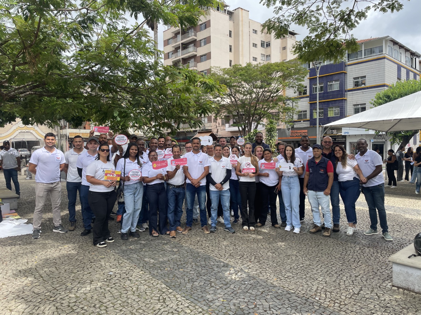 Mobilização contra a dengue ocupa centro de Viçosa
