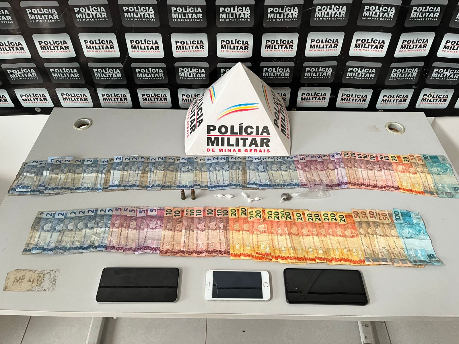 Operação Saturação apreende armas, drogas e motocicleta no Bairro São Pedro