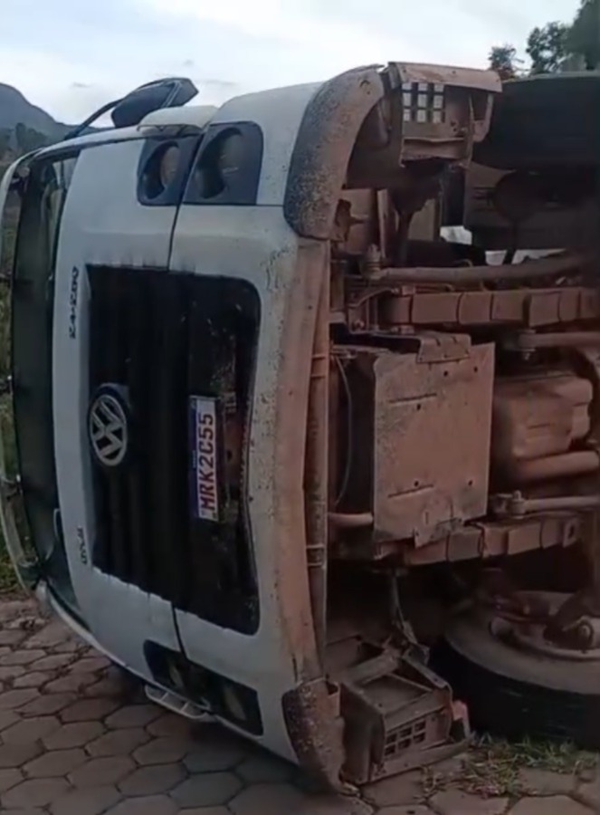Motorista morre em sequência de acidentes na zona rural de Araponga