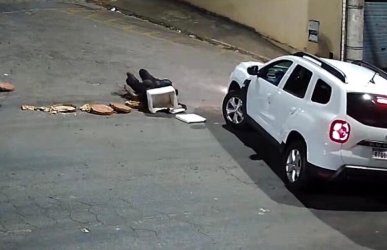 Motociclista fica ferido em colisão com carro próximo ao Hospital São João Batista