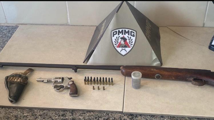 Prisão por posse ilegal de arma de fogo resulta na apreensão de duas armas em Cachoeira de Santa Cruz