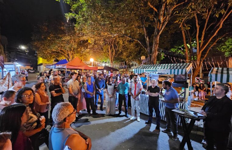 Feira livre de Silvestre é inaugurada e contrato de reforma do campo é assinado