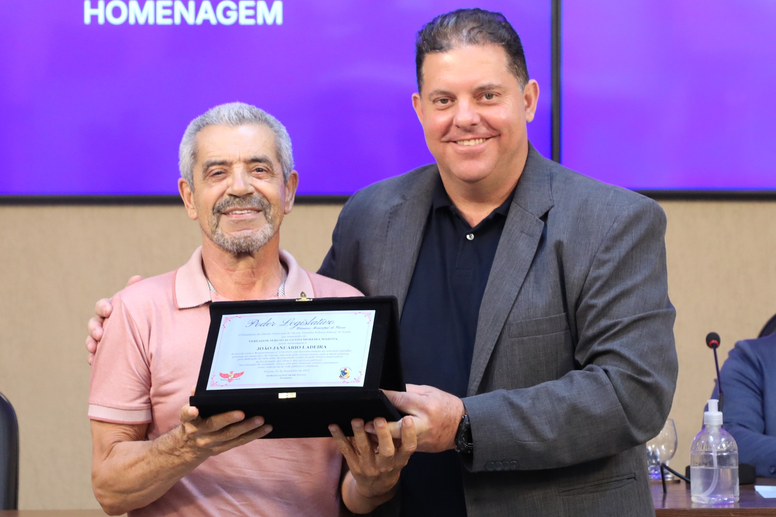 João de Josino Recebe Homenagem por Serviços Prestados a Viçosa
