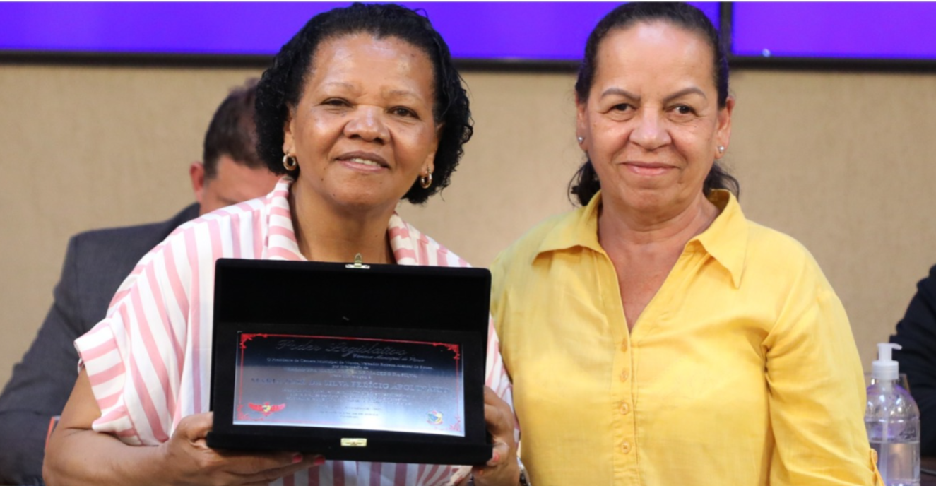 CMV entrega placa de homenagem à Maria José Apolinário