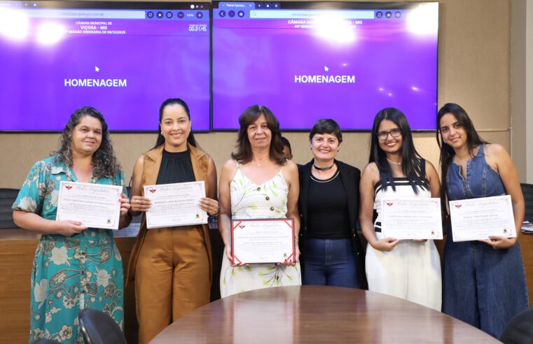 Vereadora entrega certificados a servidoras que analisam contas de ONGs municipais