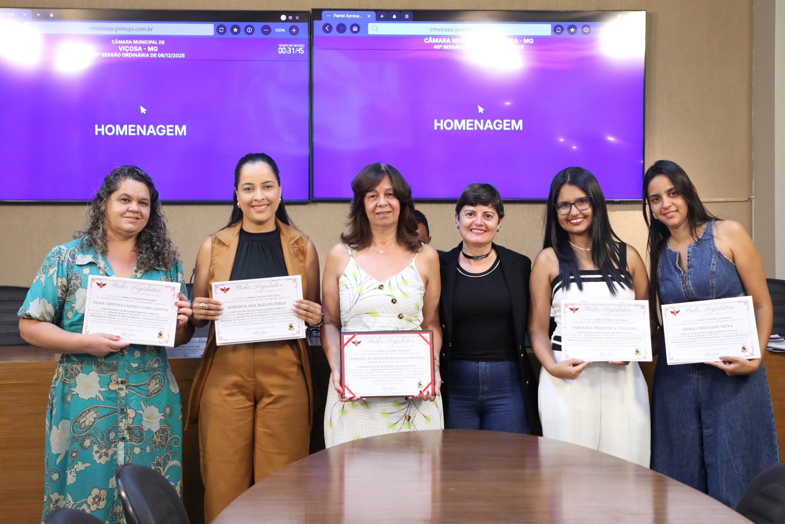 Vereadora entrega certificados a servidoras que analisam contas de ONGs municipais