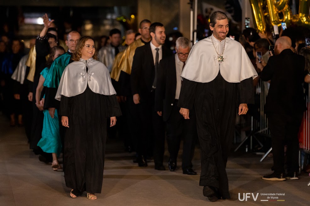 UFV inicia ano do centenário com formatura de cerca de 600 estudantes dos centros CCB e CCH