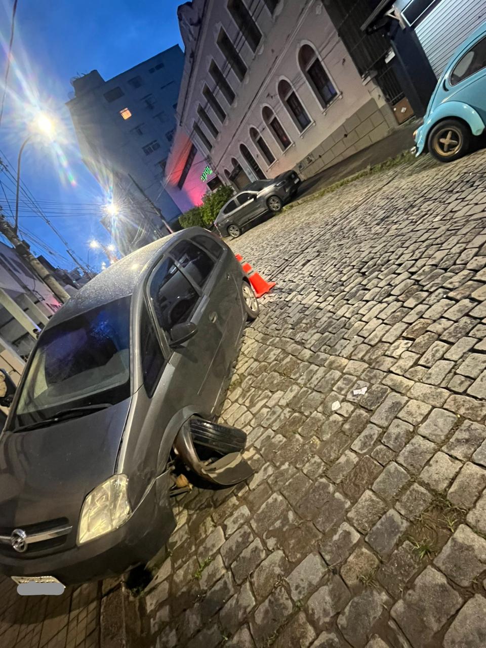 Condutor é preso por dirigir sem habilitação e sob efeito de álcool após colisão em Ponte Nova
