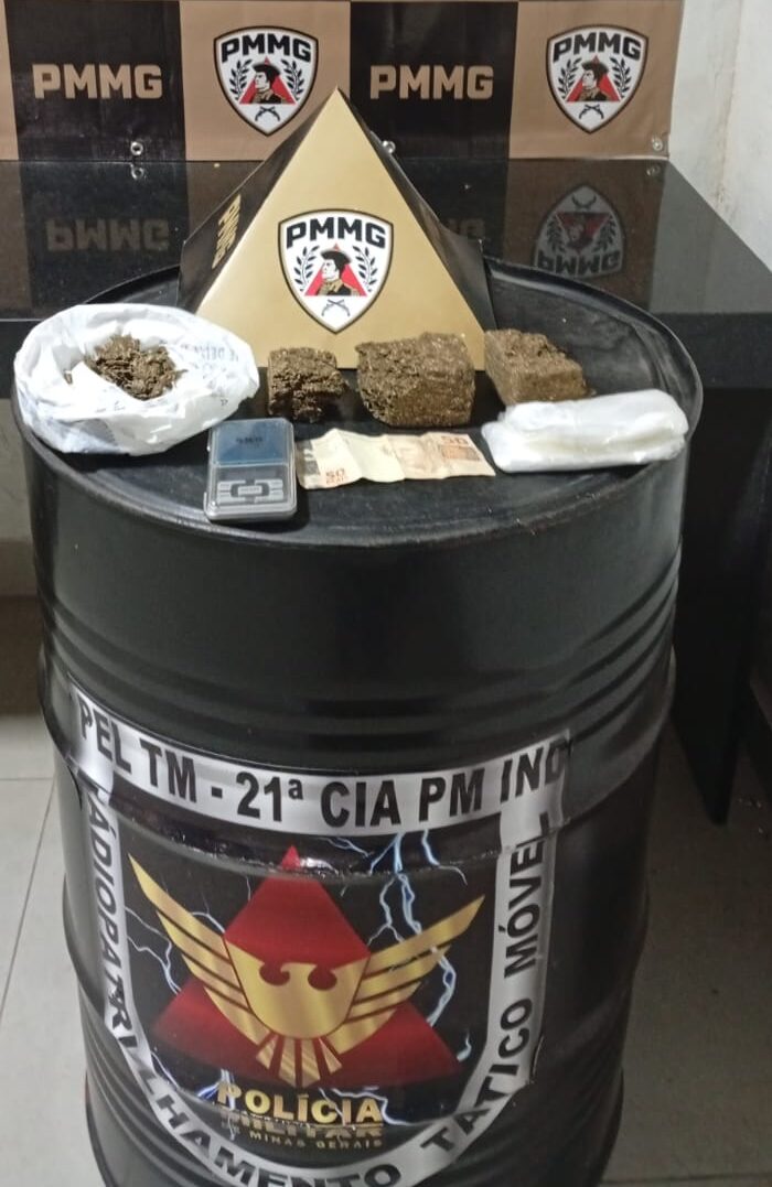 Jovem é preso por tráfico de drogas durante ação do Tático Móvel em Ponte Nova