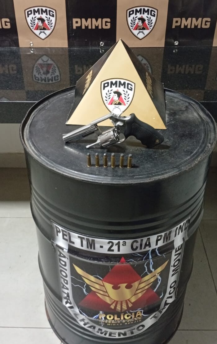 Homem é preso por porte ilegal de arma de uso restrito em Ponte Nova