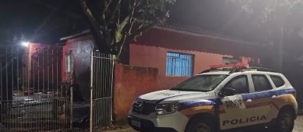 Homem é encontrado morto em residência na zona rural de Ervália; dois suspeitos são presos