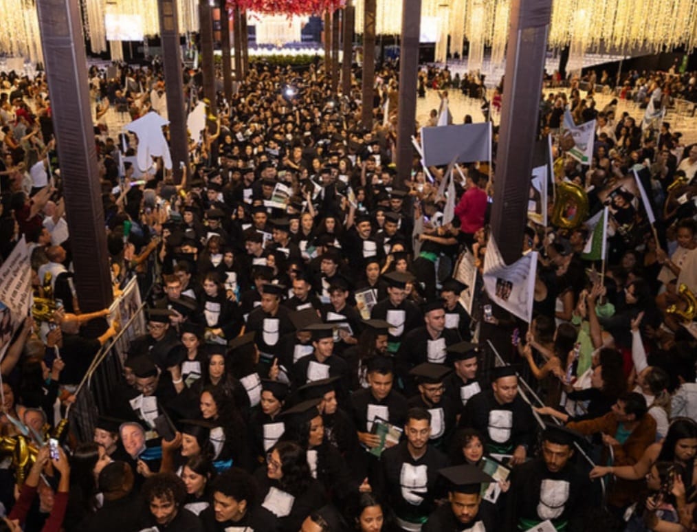 UFV realiza formatura de cerca de 350 estudantes do CCA e CCE no campus Viçosa