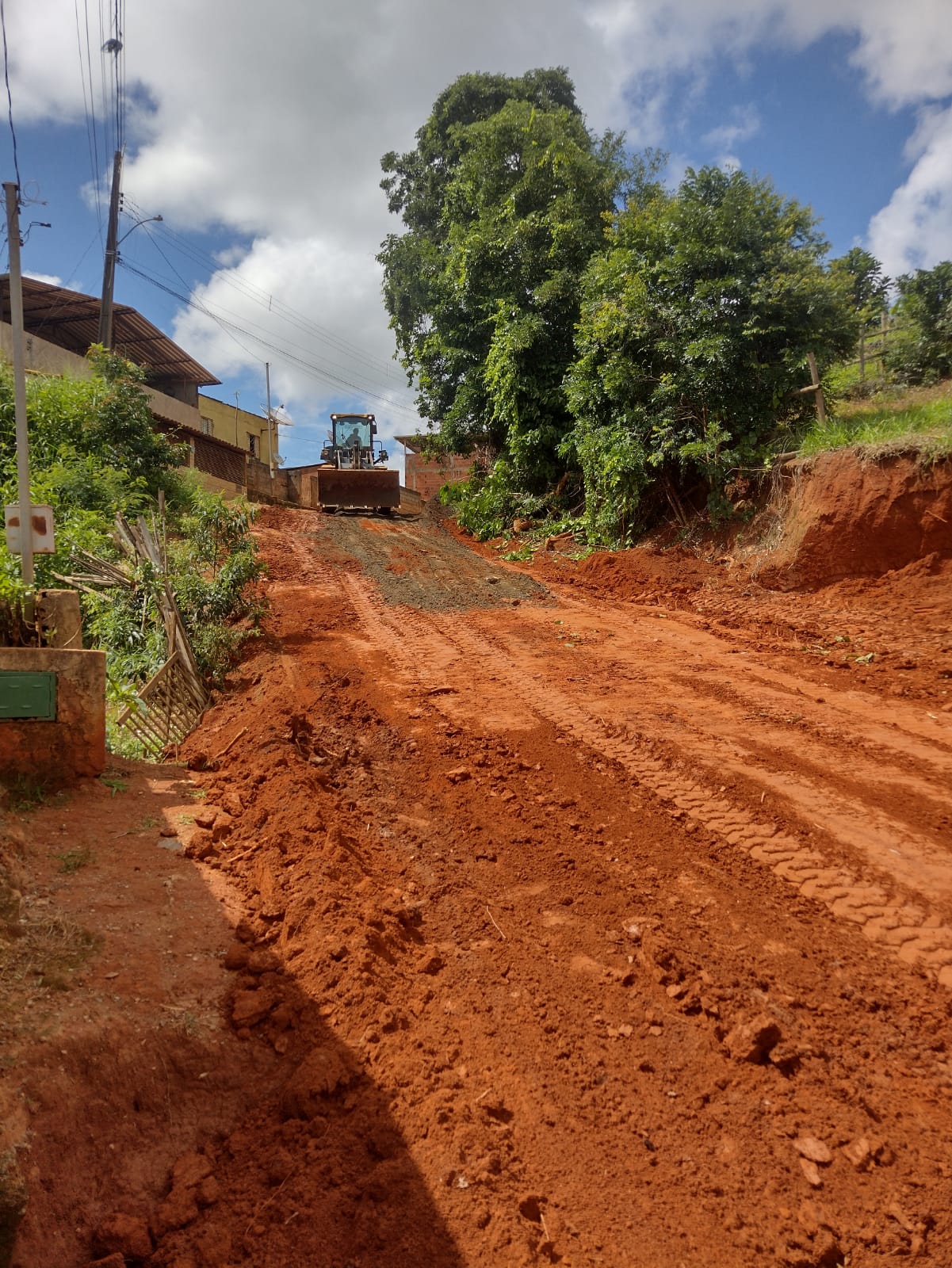 Prefeitura de Viçosa retoma manutenção de estradas rurais em 2026