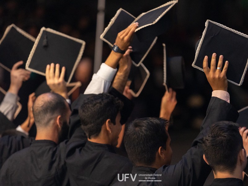 UFV realiza colação de grau de cerca de 650 formandos do CCB e CCH nesta sexta (23)