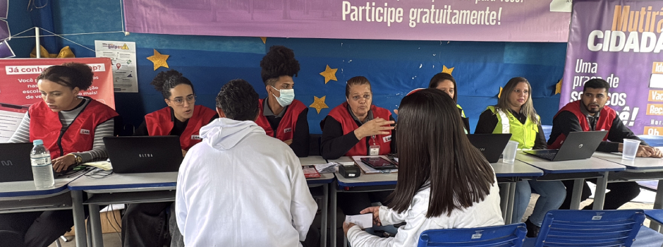 Escola vira praça de serviços e aproxima ainda mais o Estado de quem mais precisa na Vila Cafezal
