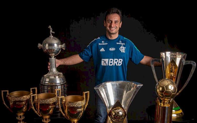 Viçosense integra temporada do Flamengo com sete títulos e tricampeonato continental