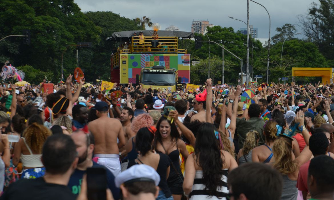 Pré-Carnaval amplia alerta para cuidados com a rede elétrica em Minas Gerais
