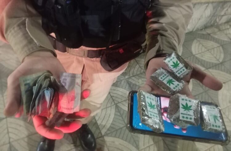 Homem de 22 anos é preso no centro de Muriaé por tráfico de drogas