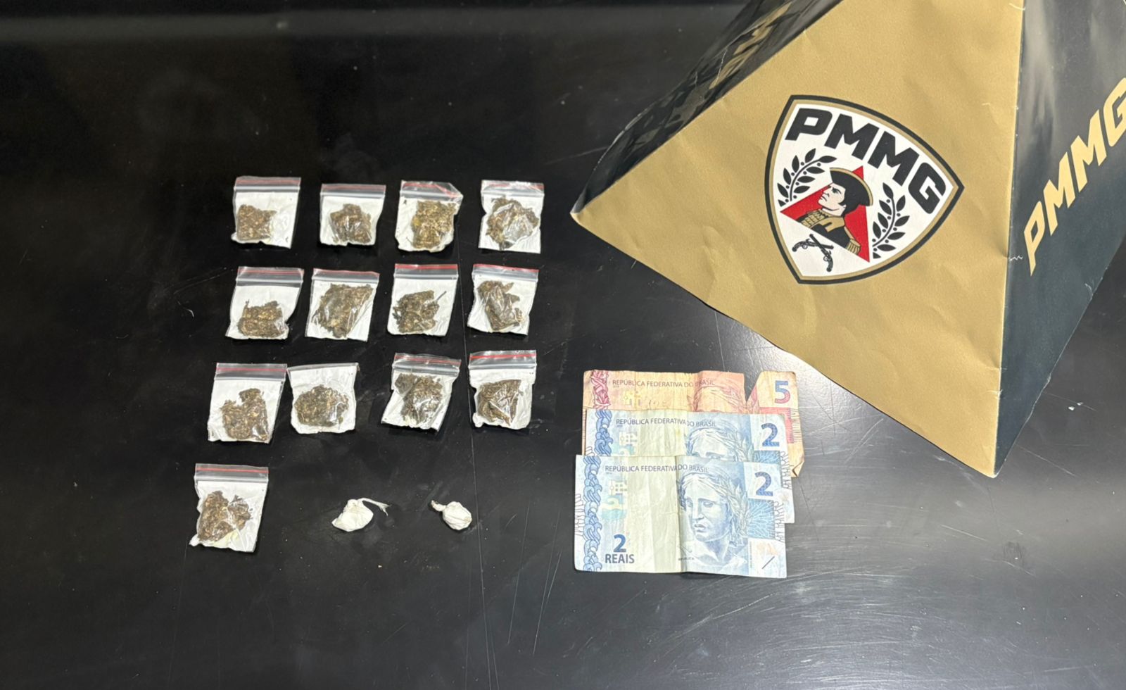 Adolescente é apreendido por tráfico de drogas no Centro de Ervália
