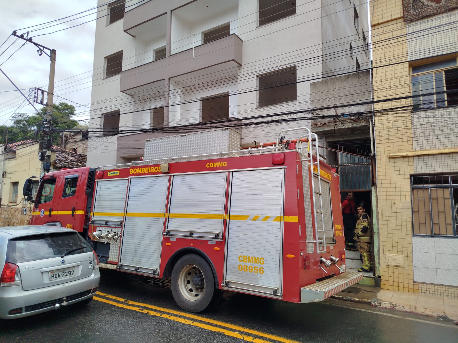 Bombeiros atendem ocorrência de fumaça em residência no bairro Sagrado Coração