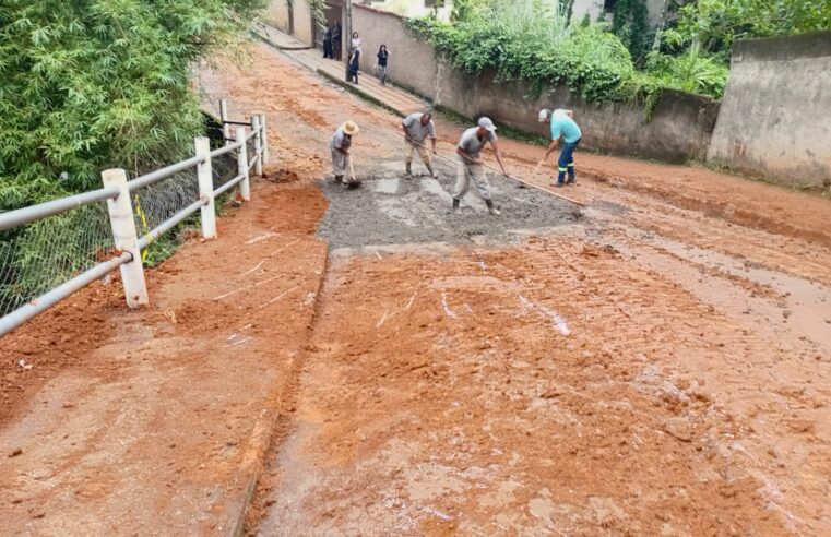 Cratera em travessa é reparada após rompimento de rede pluvial em Viçosa