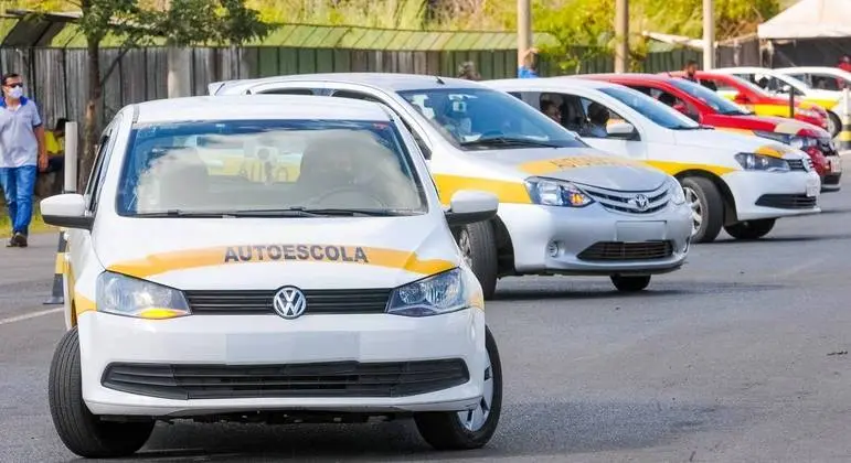 Senatran publica novo manual e altera critérios do exame prático de direção em Minas Gerais