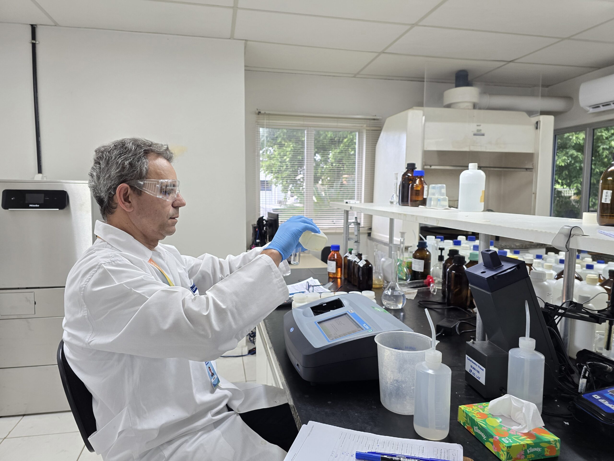 Copasa aumenta em quase 30% volume de análises laboratoriais no Vale do Aço em 2025