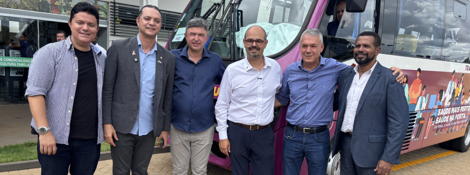 Governo de Minas entrega micro-ônibus do programa Transporta SUS ao município de Campina Verde