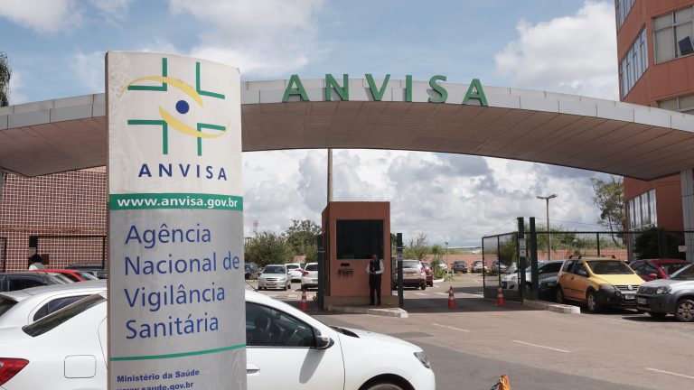 Anvisa proíbe venda de café de açaí, glitter e azeite de oliva no país
