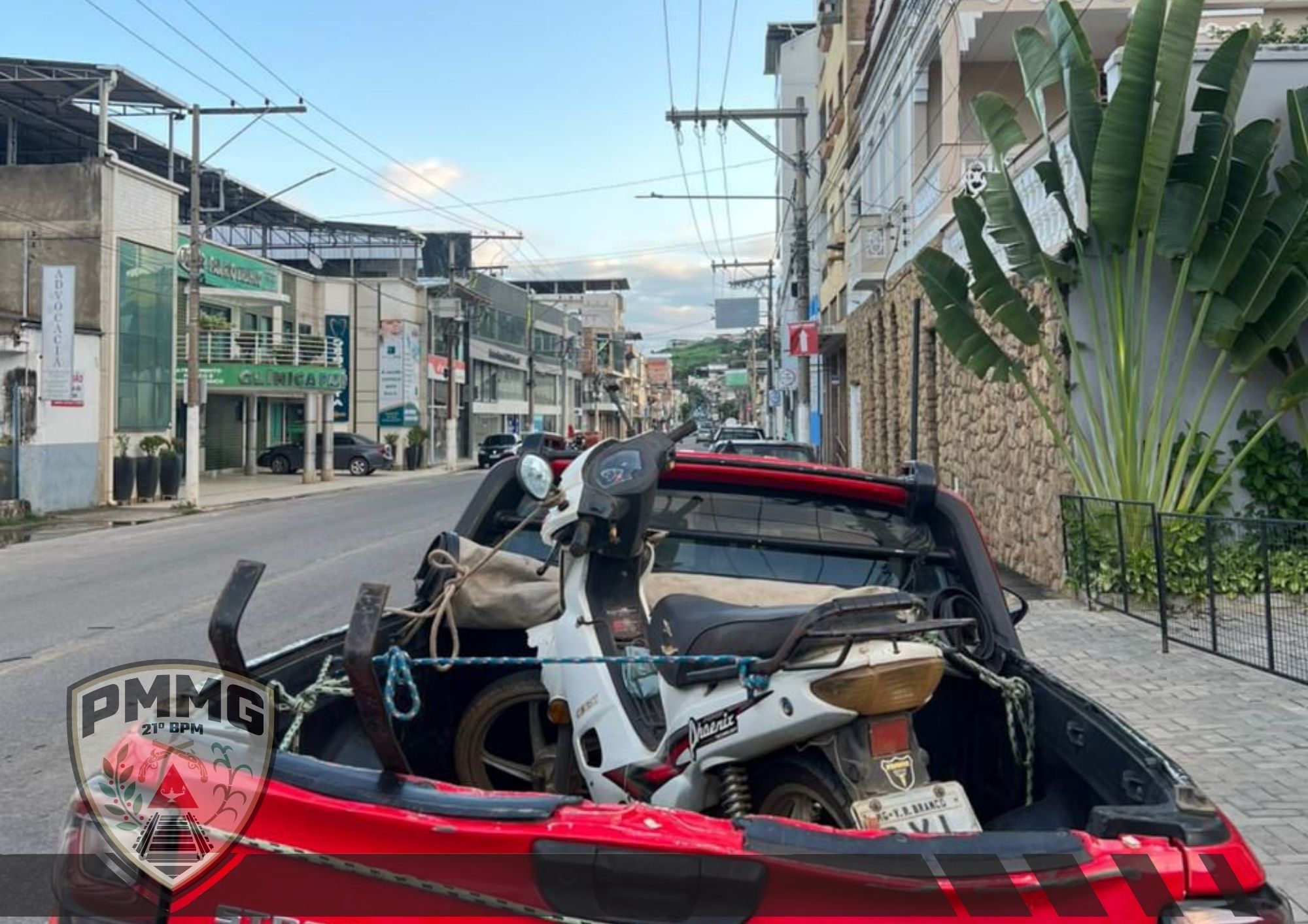 Suspeitos de tentativa de roubo são presos após acidente durante fuga em Visconde do Rio Branco