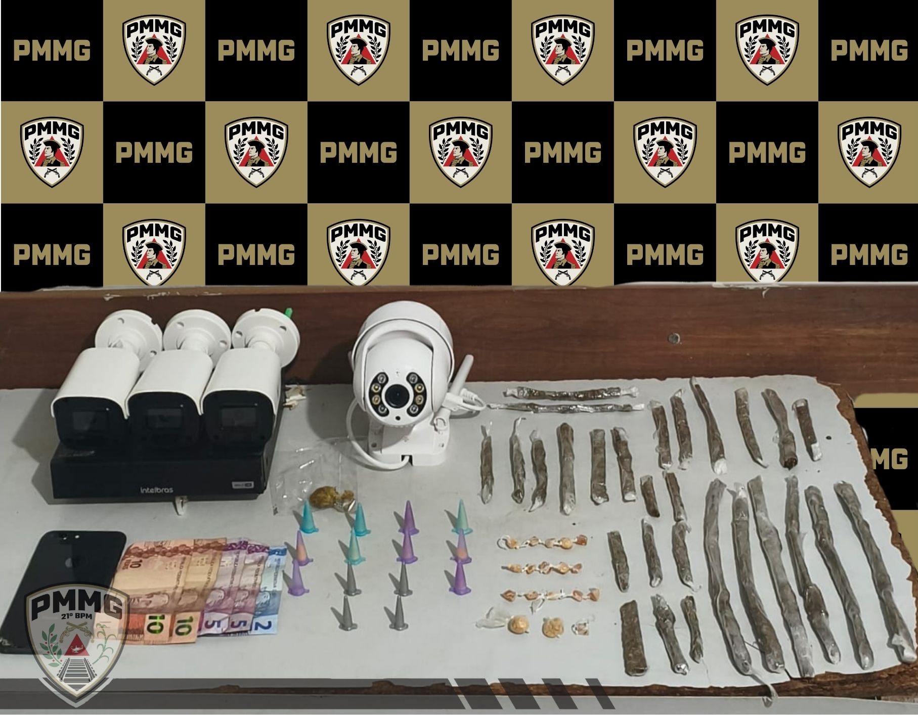 Polícia Militar prende homem por tráfico de drogas no povoado São Domingos, em Ubá