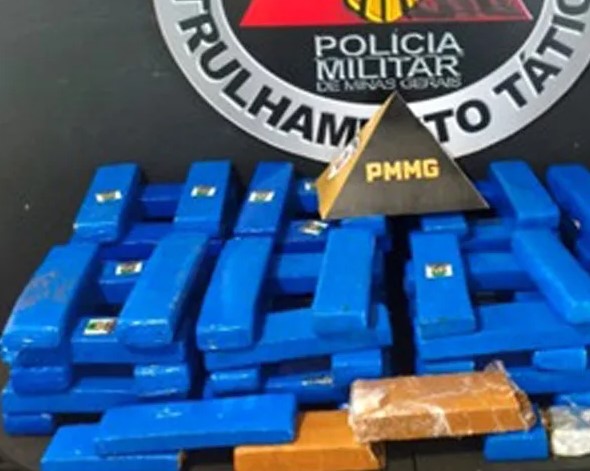 Operação da PM apreende 86 barras de maconha e prende dois suspeitos por tráfico em Conselheiro Lafaiete
