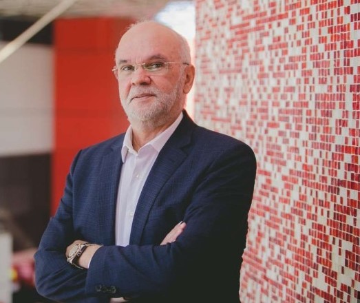 Ex-reitor da UFV lança livro sobre desafios éticos da inteligência artificial em Brasília