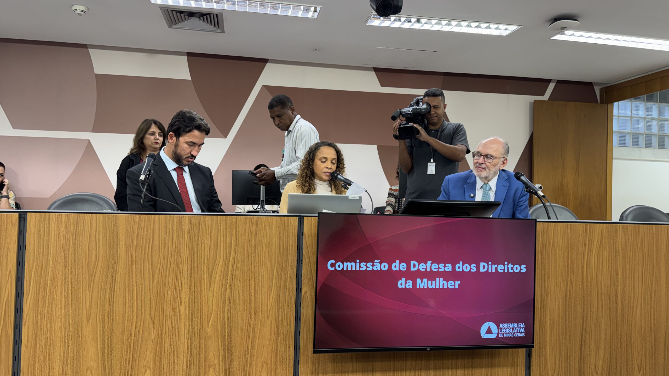 Comarca de Viçosa passa a ter apenas juízas e recebe homenagem da Assembleia de Minas