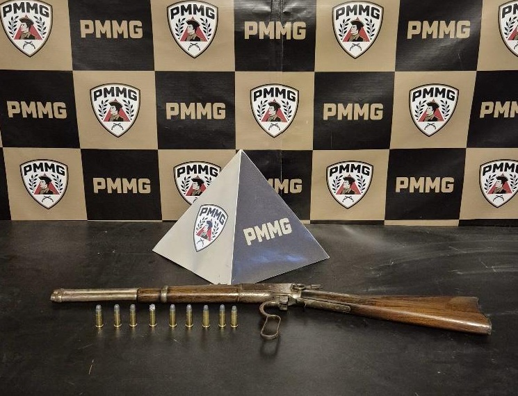 Homem é preso após ameaçar esposa com arma de fogo em Viçosa