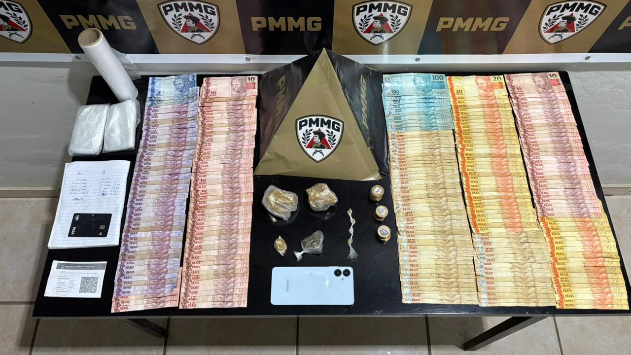 PM apreende mais de R$ 6 mil e carga de crack em ponto de tráfico em Ervália