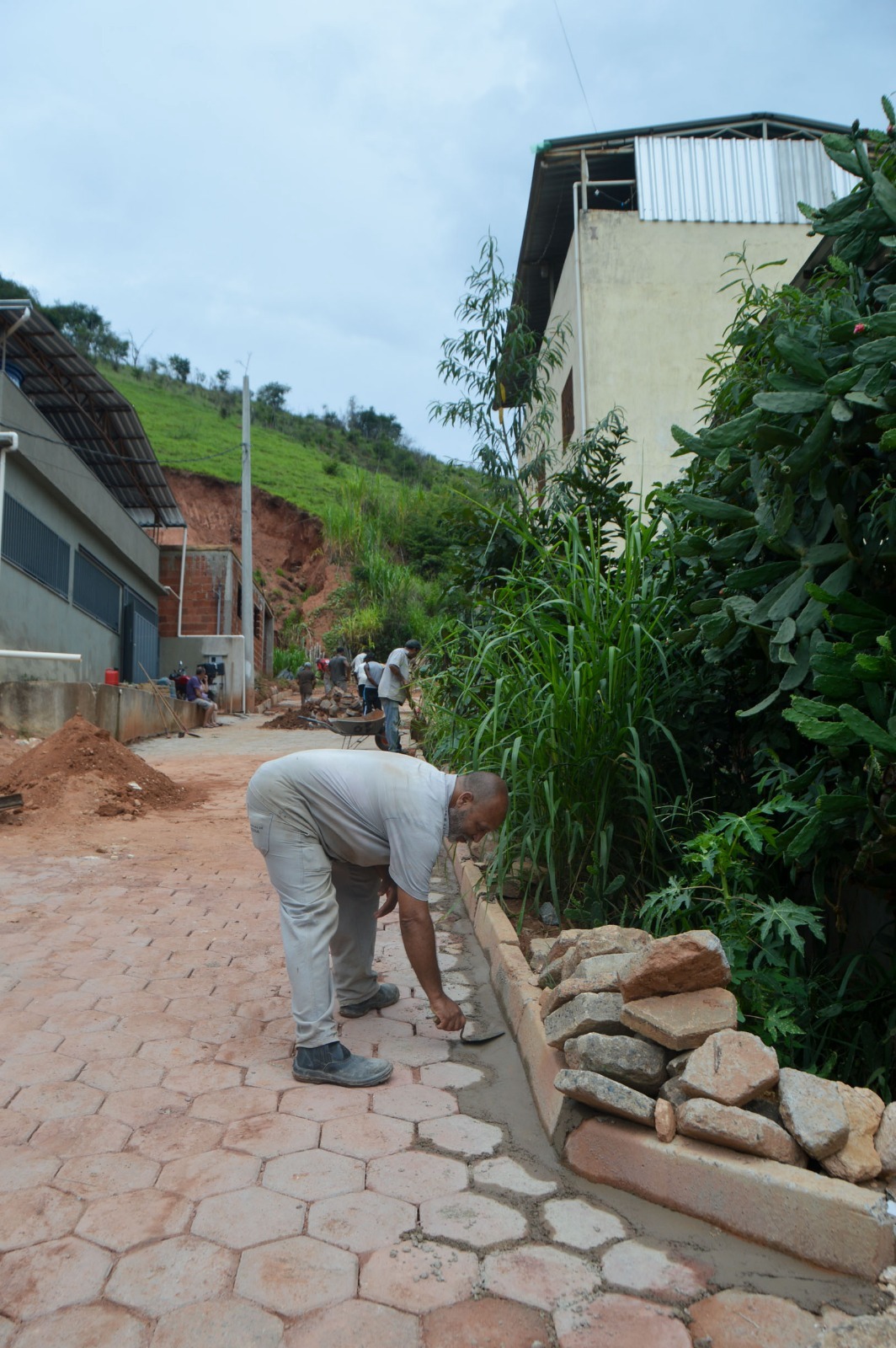 Prefeitura realiza pavimentação da rua José Felício do Vale na Barrinha