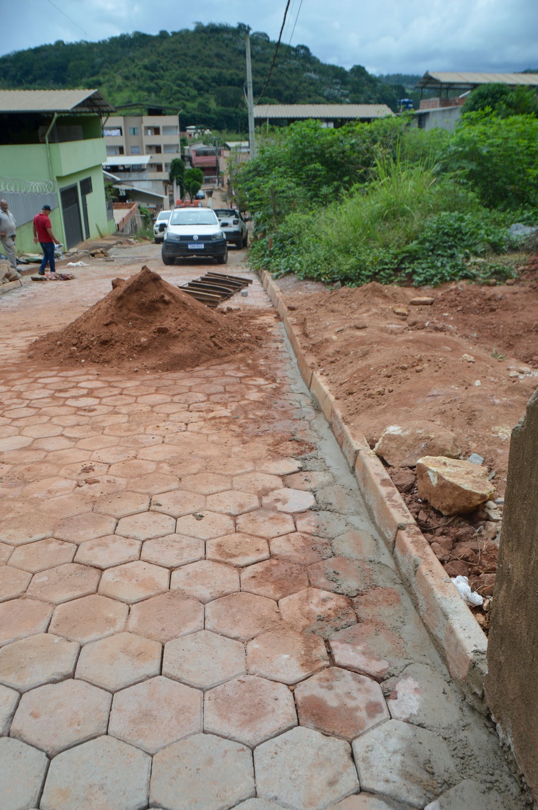 Prefeitura conclui pavimentação da rua José Felício do Vale no bairro Barrinha, em Viçosa