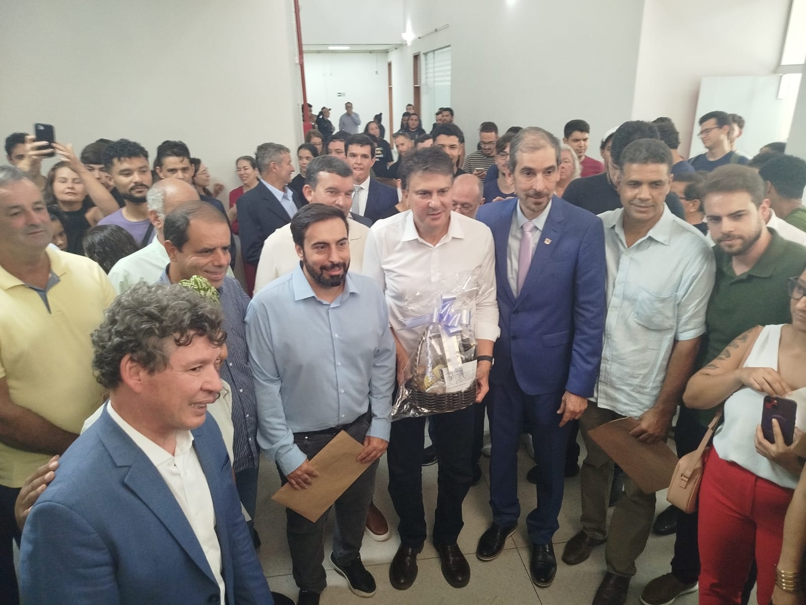 Ministro da Educação visita UFV, participa de inaugurações e anuncia autorização para licitação de hospital universitário