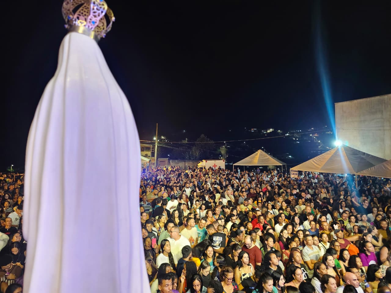 Evento religioso reúne fiéis e marca início de construção de igreja em Nova Viçosa