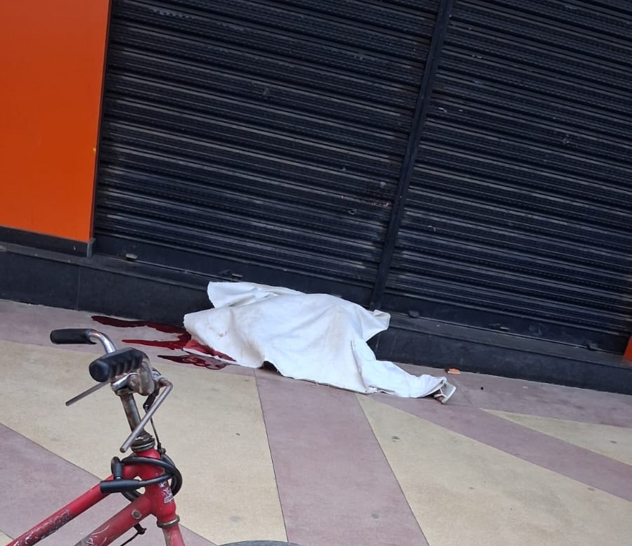Homem é executado a tiros em avenida no centro de Ubá