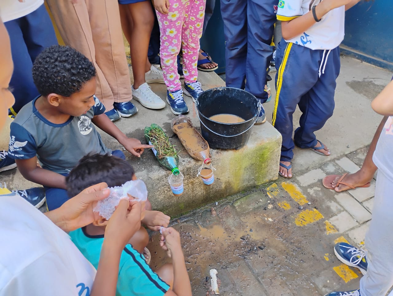 Programa Lençóis Viçosenses e ViJazz promovem ações na Escola Almiro Paraíso em comemoração ao Dia mundial das Águas