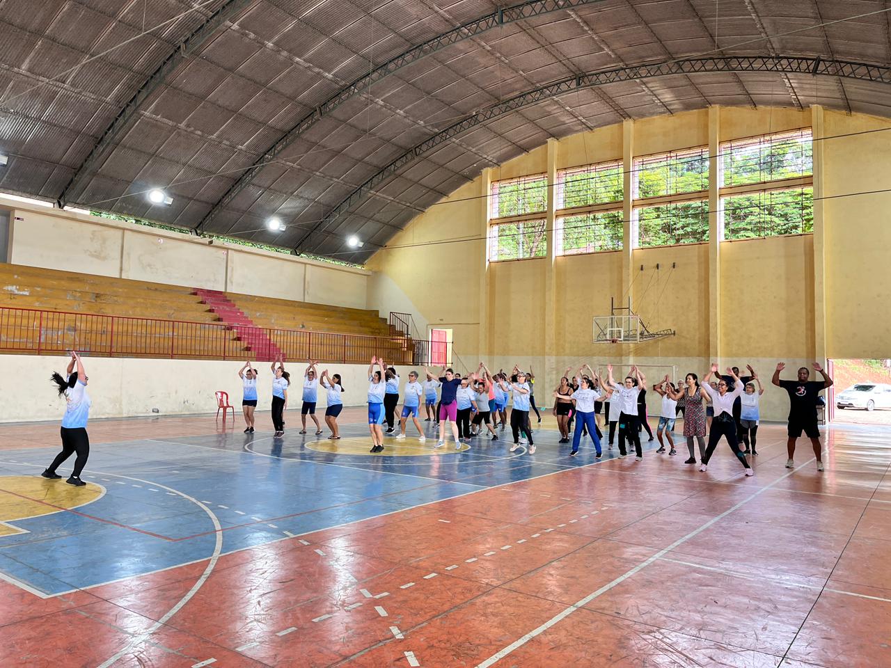 Aulão reúne 63 mulheres em ação no Complexo Esportivo de Viçosa