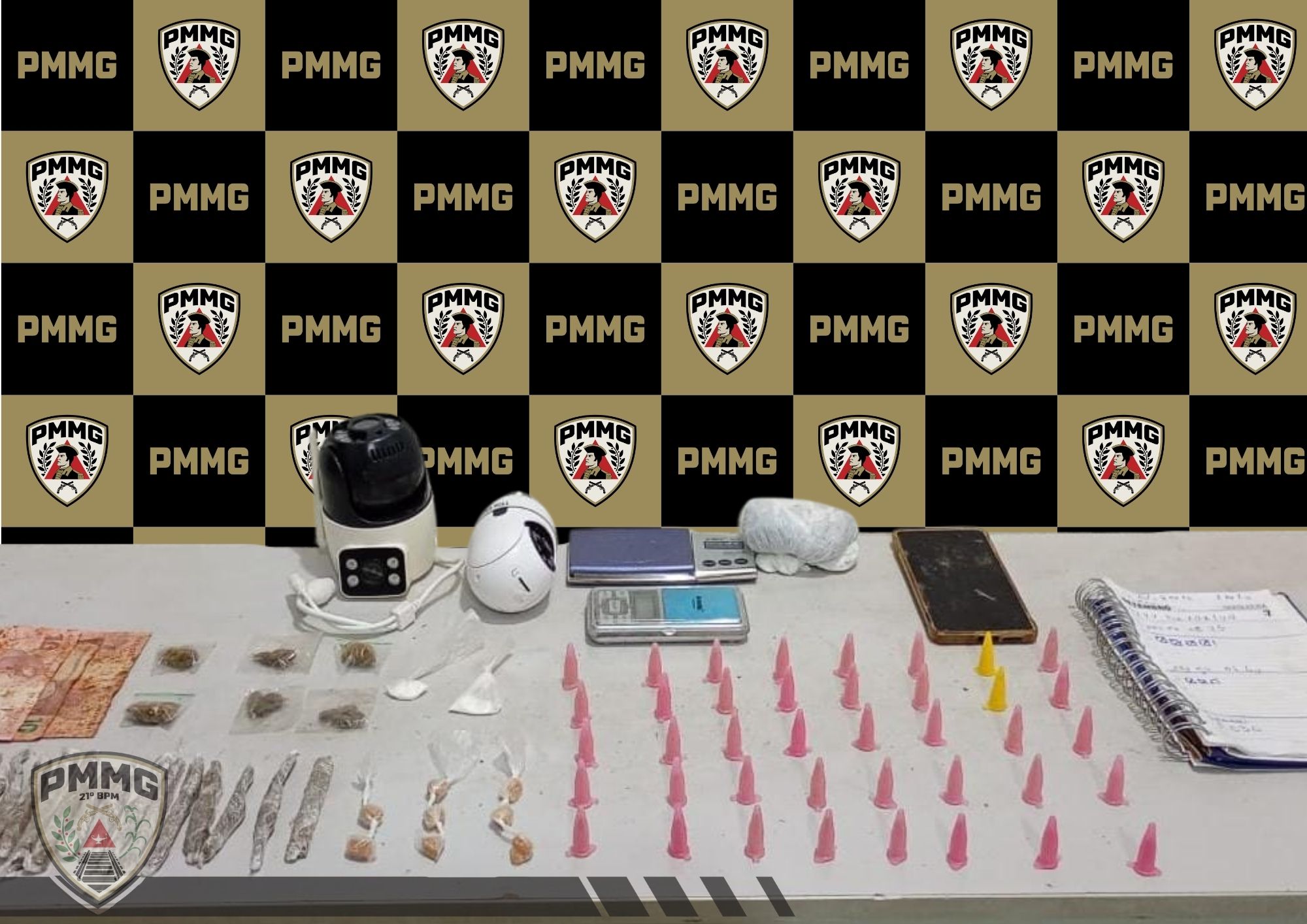 Polícia Militar prende suspeito de tráfico de drogas em imóvel abandonado em Ubá