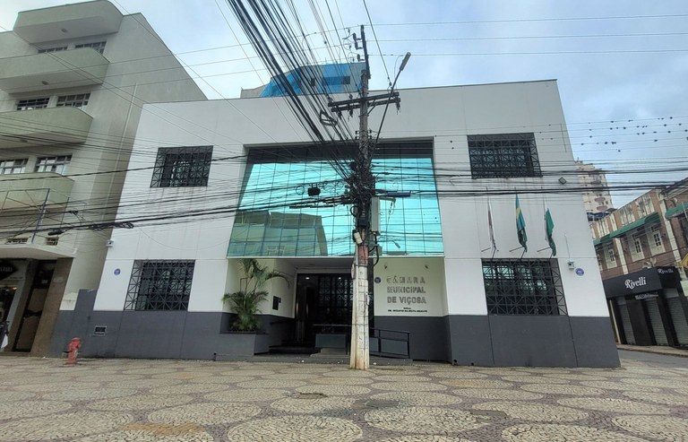 Câmara de Viçosa derruba veto e retoma projeto sobre uso de redes sociais pela administração