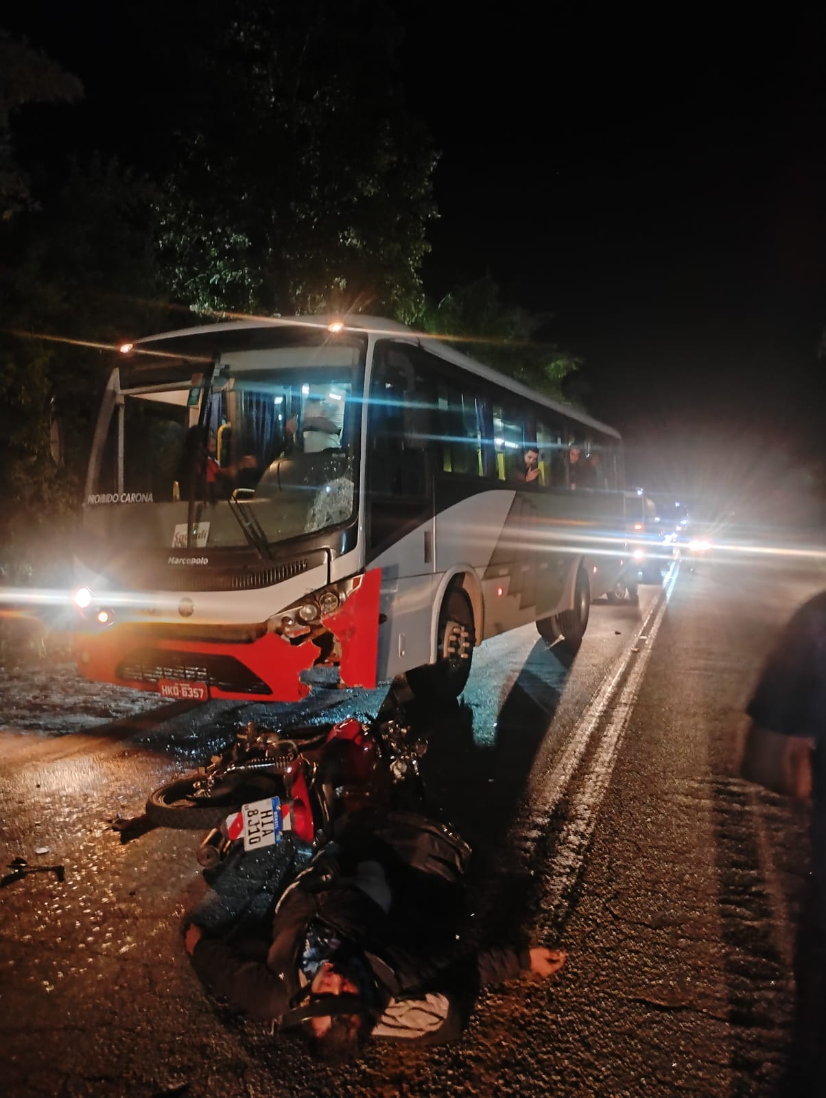 Colisão frontal entre ônibus e motocicleta deixa dois mortos em Ponte Nova