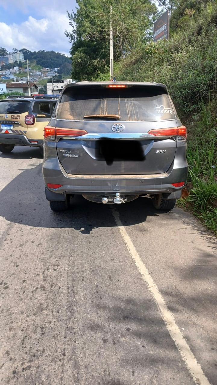 PM recupera carro clonado furtado em BH e prende motorista em Viçosa