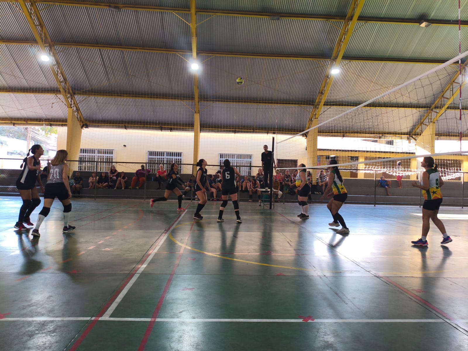 Copa Viçosa de Voleibol Feminino reuniu cinco equipes e definiu campeã no fim de semana
